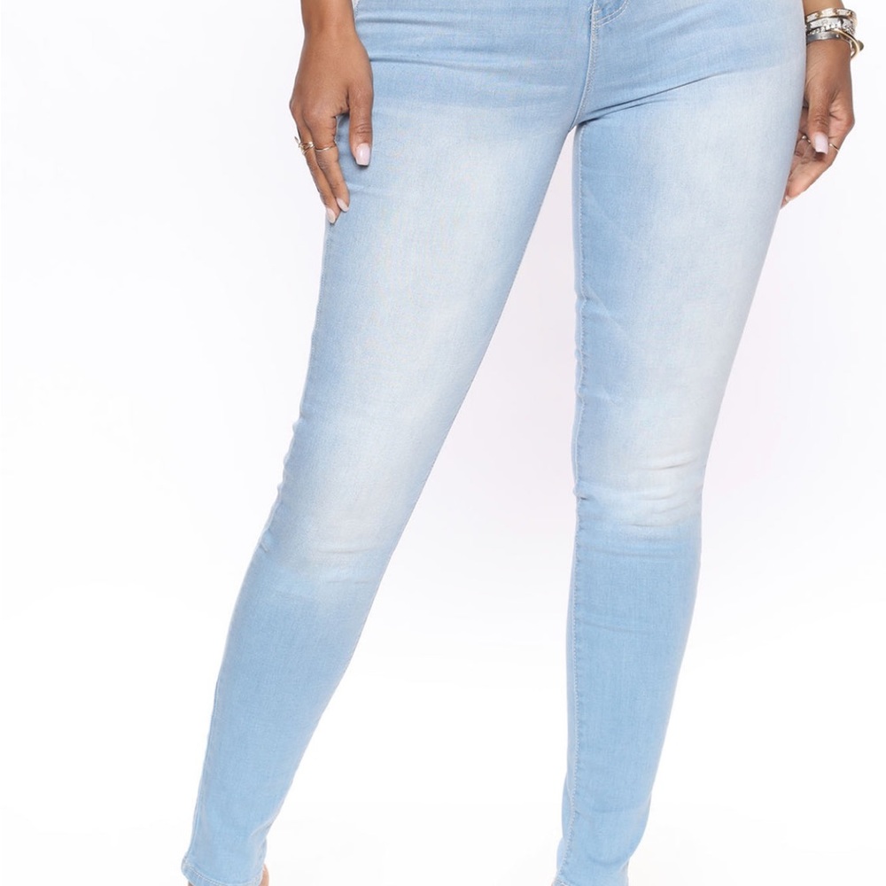 Fashion nova Statuesque booty lifting jeans